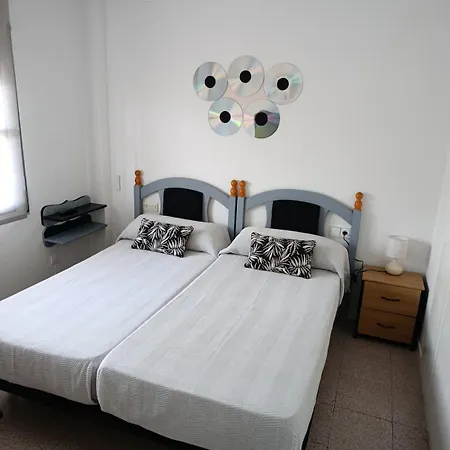 Apartment Completo Con Piscina, Salou, Spain